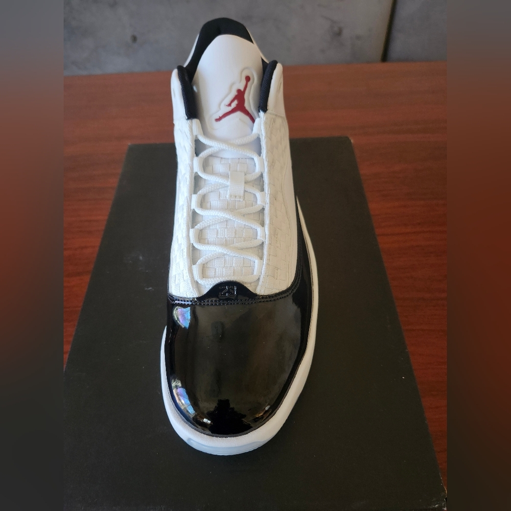 Jordan Max Aura 2White Black Gym Red CK6636 102 NIB